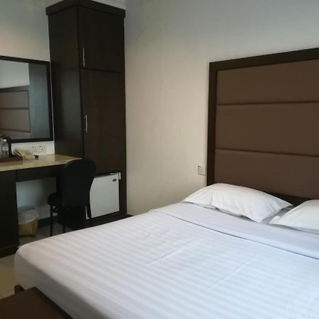 Crystal Lodge Kota Bharu Exterior photo