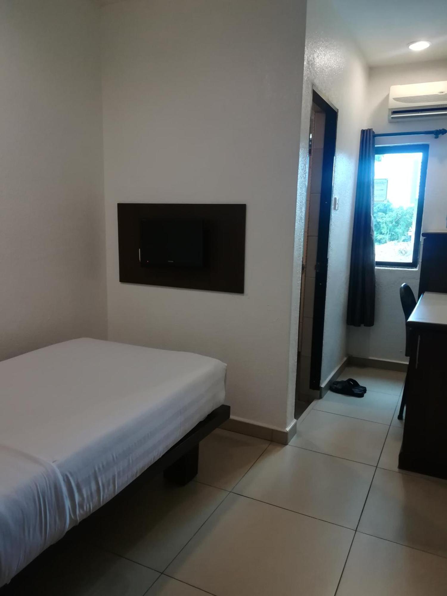 Crystal Lodge Kota Bharu Exterior photo