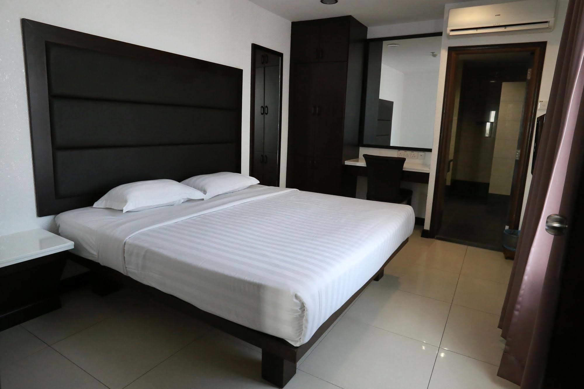 Crystal Lodge Kota Bharu Exterior photo