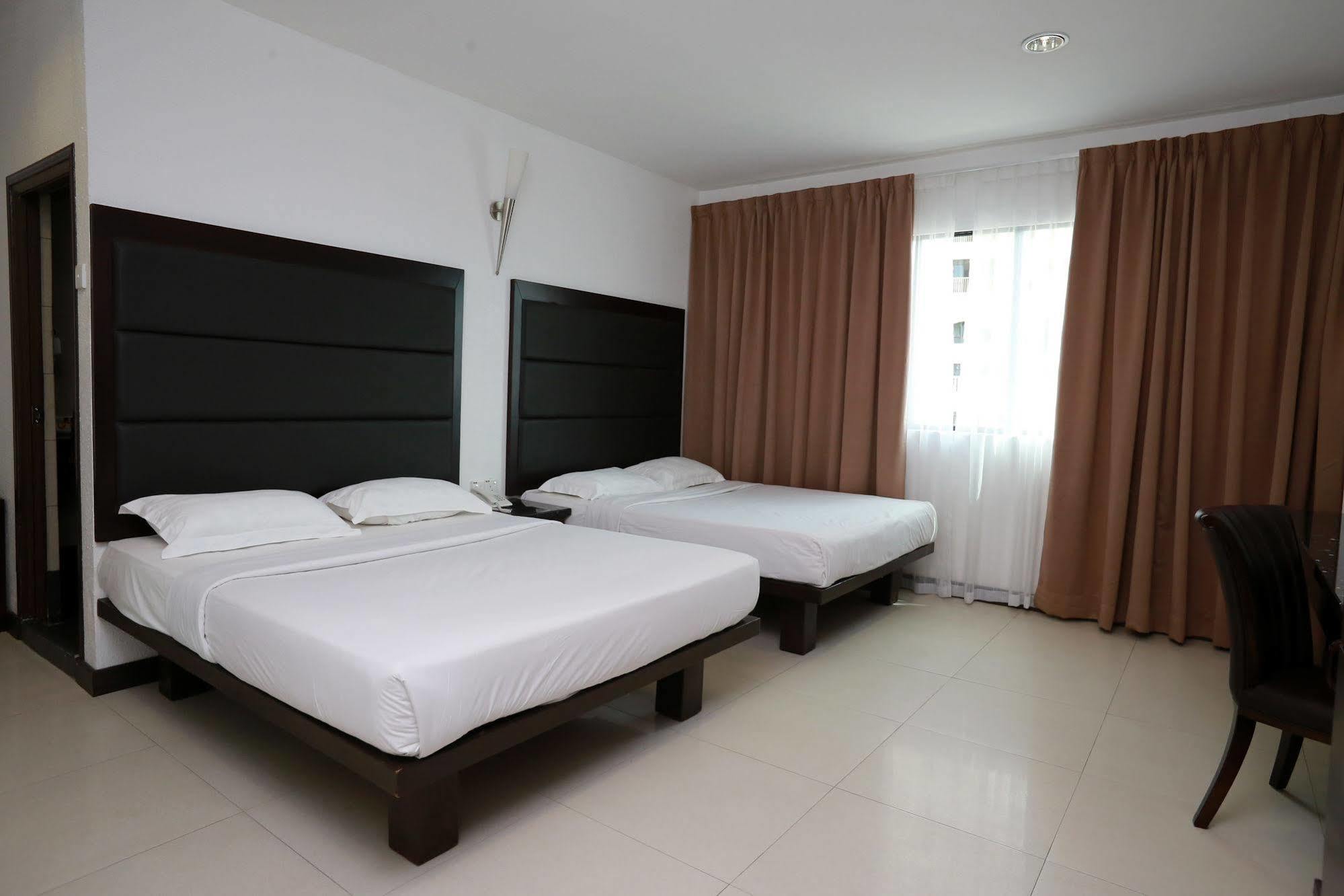 Crystal Lodge Kota Bharu Exterior photo