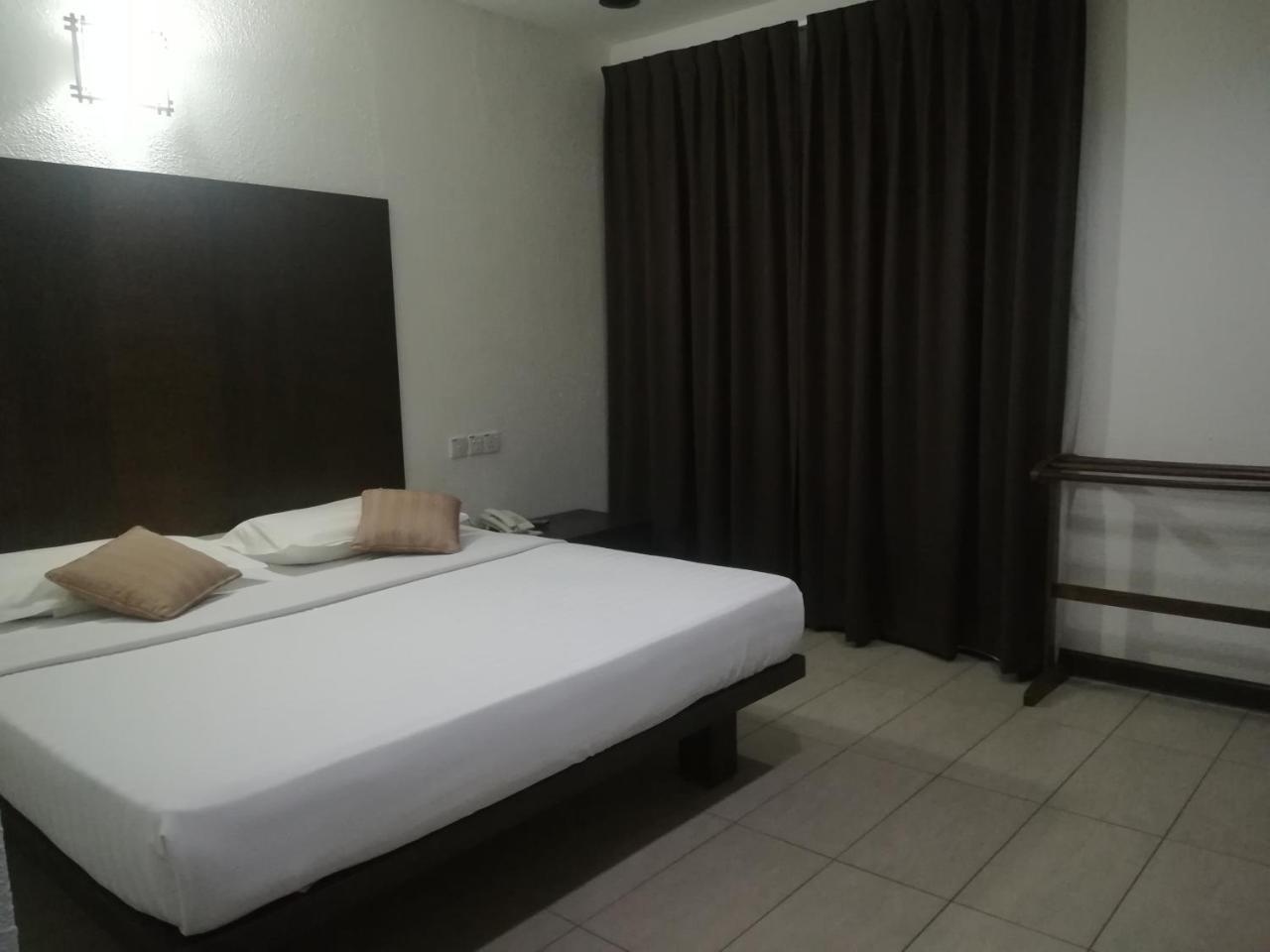 Crystal Lodge Kota Bharu Exterior photo